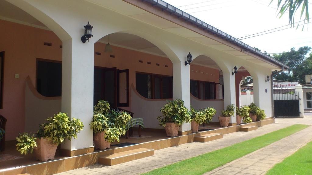 Ocean View Tourist Guest House At Negombo Beach Exterior photo