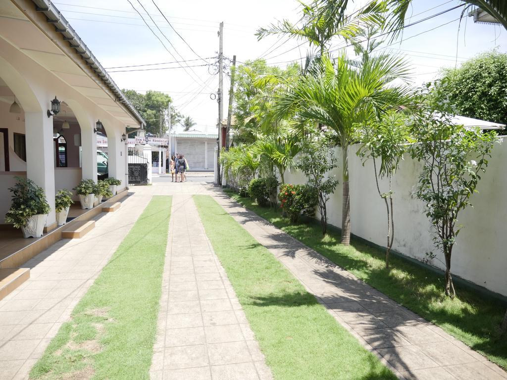 Ocean View Tourist Guest House At Negombo Beach Exterior photo