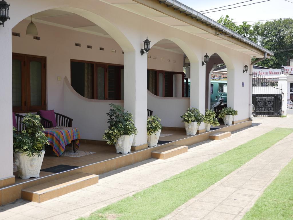 Ocean View Tourist Guest House At Negombo Beach Exterior photo